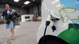 Příchod elektromobilů může ropné mocnosti destabilizovat