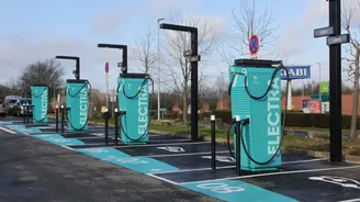Číňané a drahá ropa mění vkus Čechů. Prodej elektromobilů v dubnu vyskočil o 37 procent Číňané a drahá ropa mění vkus Čechů. Prodej elektromobilů v dubnu vyskočil o 37 procent