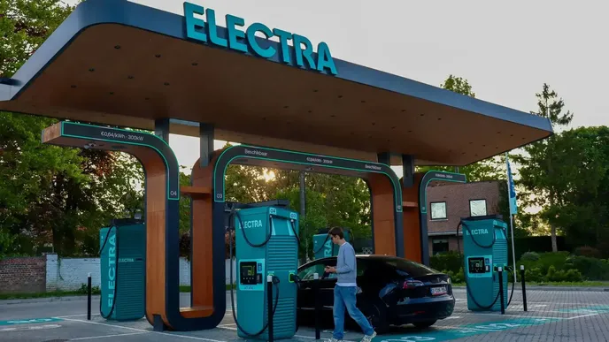 Do Česka vstupuje francouzský startup Electra, který po Evropě provozuje síť rychlonabíječek pro elektromobily Do Česka vstupuje francouzský startup Electra, který po Evropě provozuje síť rychlonabíječek pro elektromobily