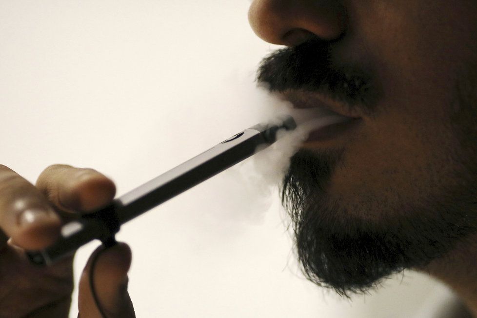 Ani kouření elektronických cigaret není zcela bez rizika