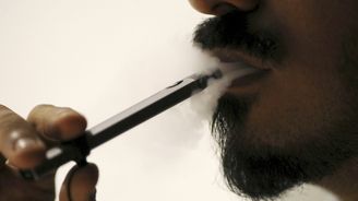 E-cigarety v Indii úplně končí. Klasické cigarety ale žádný zákaz nepostihl