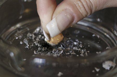 Krabička cigaret by od ledna mohla zdražit až o 13 korun