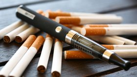 Řada restaurací zakazuje elektronické cigarety. Argumentují i dětmi