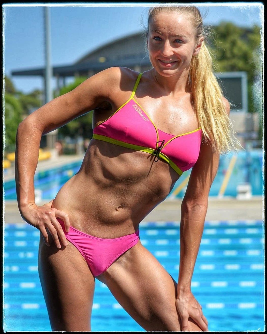 Půvabná německá handicapovaná plavkyně Elena Krawzowská