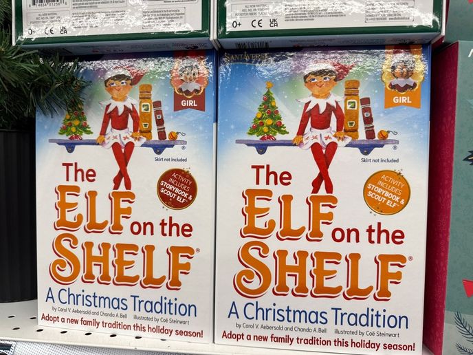 Vše odstartovalo vydání knihy Elf on the Shelf. Vše odstartovalo vydání knihy Elf on the Shelf.