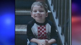 Elijah Lewis zmizel beze stopy. Příbuzní ho neviděli šest měsíců. Rodiče Joseph Stapf a Danielle Denise Dauphinaisová lhali o jeho pobytu.