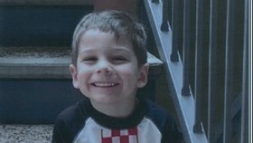 Elijah Lewis zmizel beze stopy. Příbuzní ho neviděli šest měsíců. Rodiče Joseph Stapf a Danielle Denise Dauphinaisová lhali o jeho pobytu.