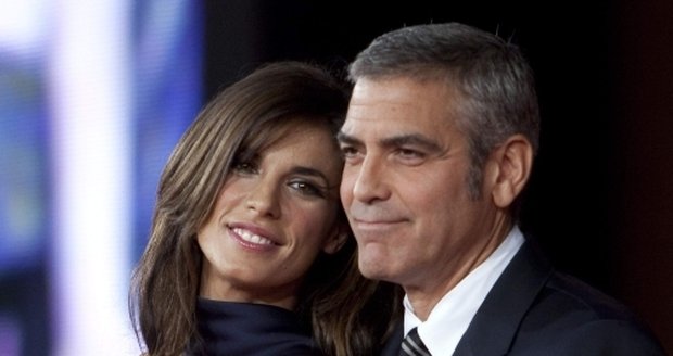 Elisabetta Canalis s Georgem Clooneym  - skutečný pár, nebo jen Clooneyho zástěrka pro média?