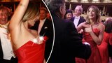 Tanec s miliardářem byl o prsa! Clooneyho ex Canalis na vídeňském plese zradily šaty! Měly?!