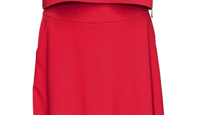 Rudé dvoudílné šaty. Top se zlatým zipem a sukněs kapsami