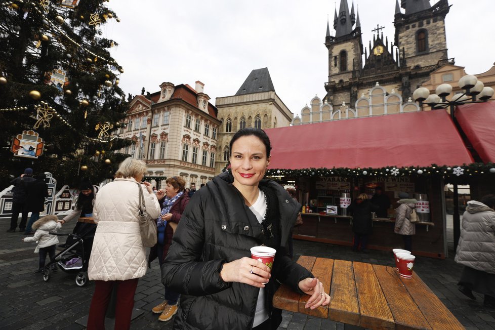 Zastupitelka Eliška Kaplicky ráda zajde na vánoční trhy na Staroměstském náměstí.