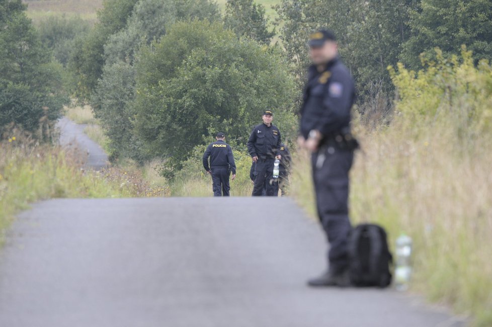 Policisté oblast kolem místa nálezu neprodyšně uzavřeli