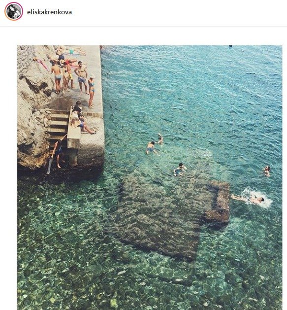 Eliška Křenková na dovolené na italském ostrově Capri.