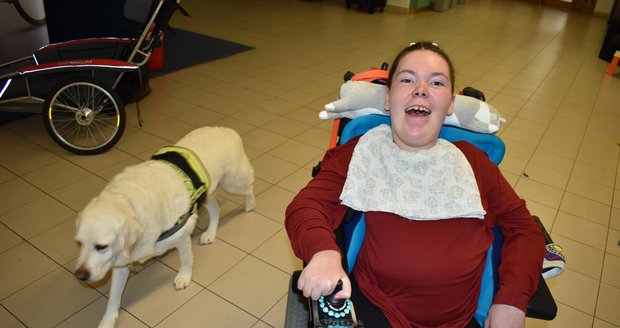 Eliška (16) trpí neyléčitelnou nemocí ALS, která paralyzuje její svaly.