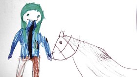 Eliška nejradši kreslí koně. Ti patří i mezi její nejmilejší hračky.