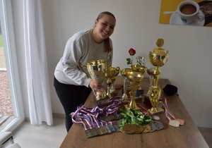 K dosavadním pohárům a medailím přidala Eliška Vladyková (17) z Bohumína další na letošním mistrovství světa v Českých Budějovicích.