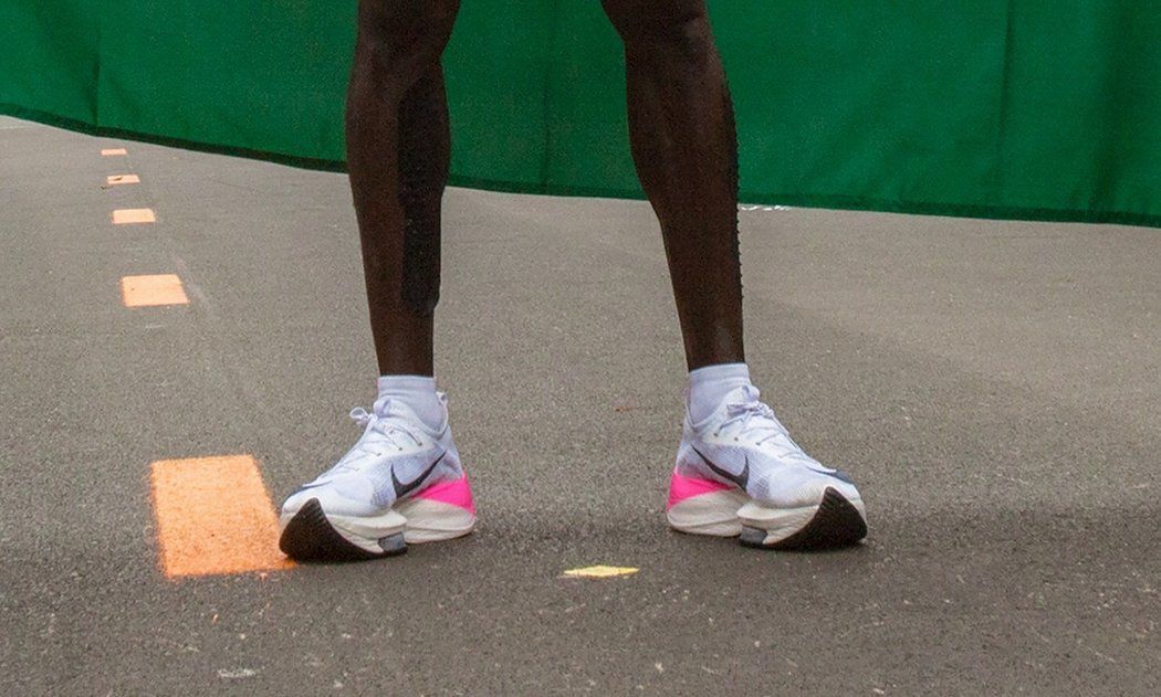 Eliud Kipchoge loni vyhrál maraton ve Vídni v modelu bot od Nike, které se staly terčem diskuzí