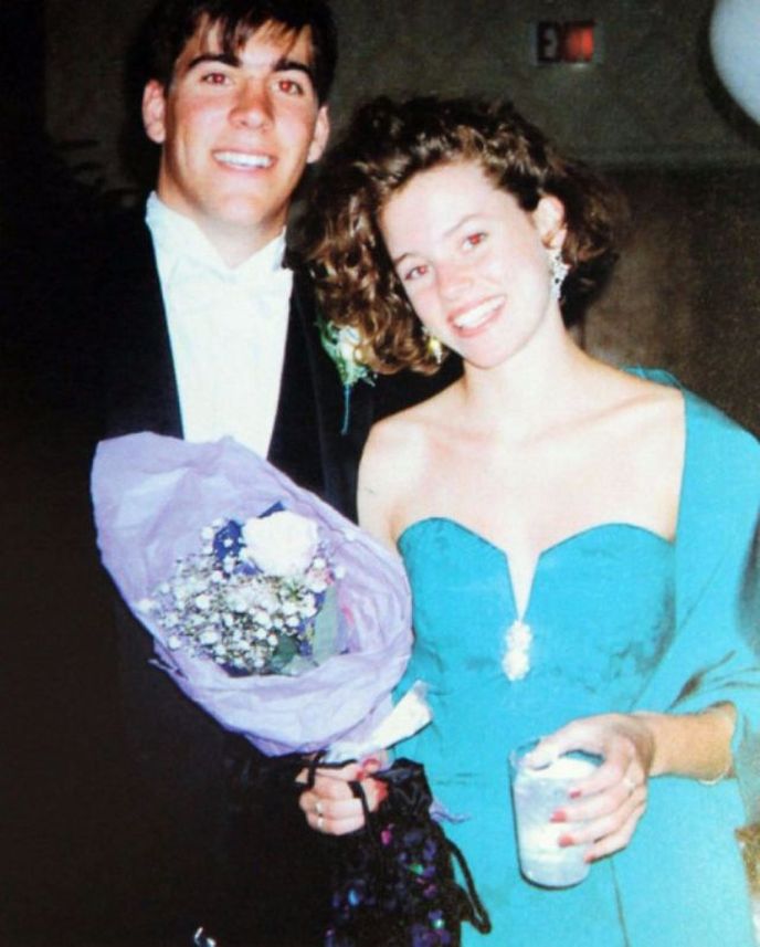 Elizabeth Banks na svém maturitním plese v roce 1992. 
