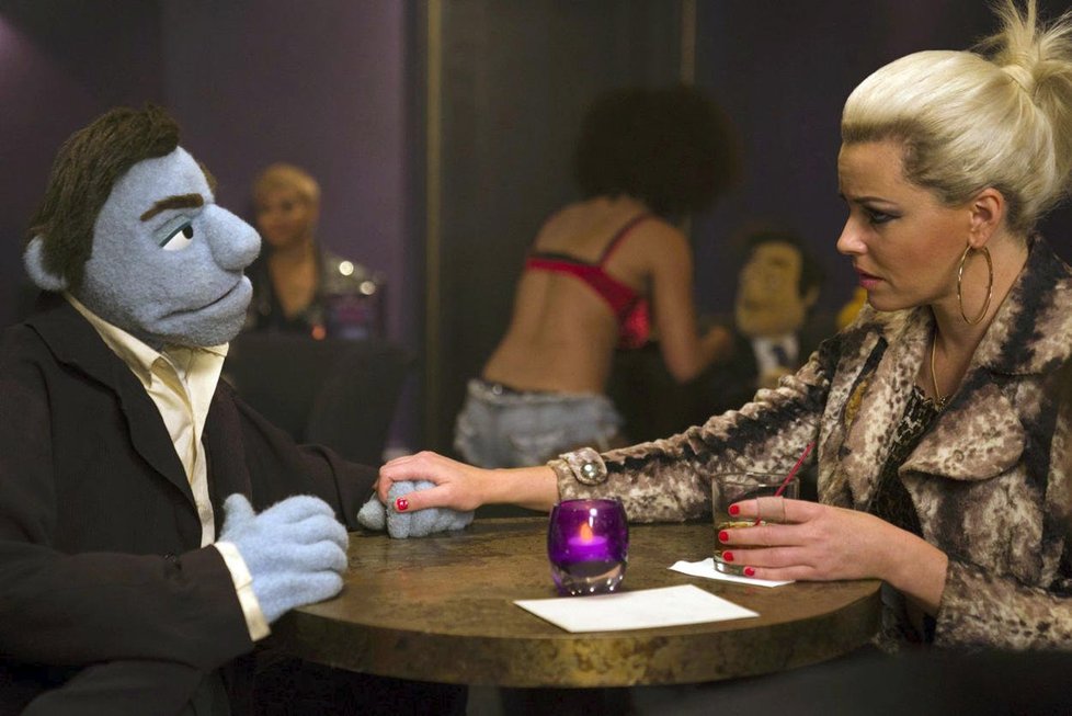 Elizabeth Banksová v loutkové záležitosti The Happytime Murders and Life of the Party