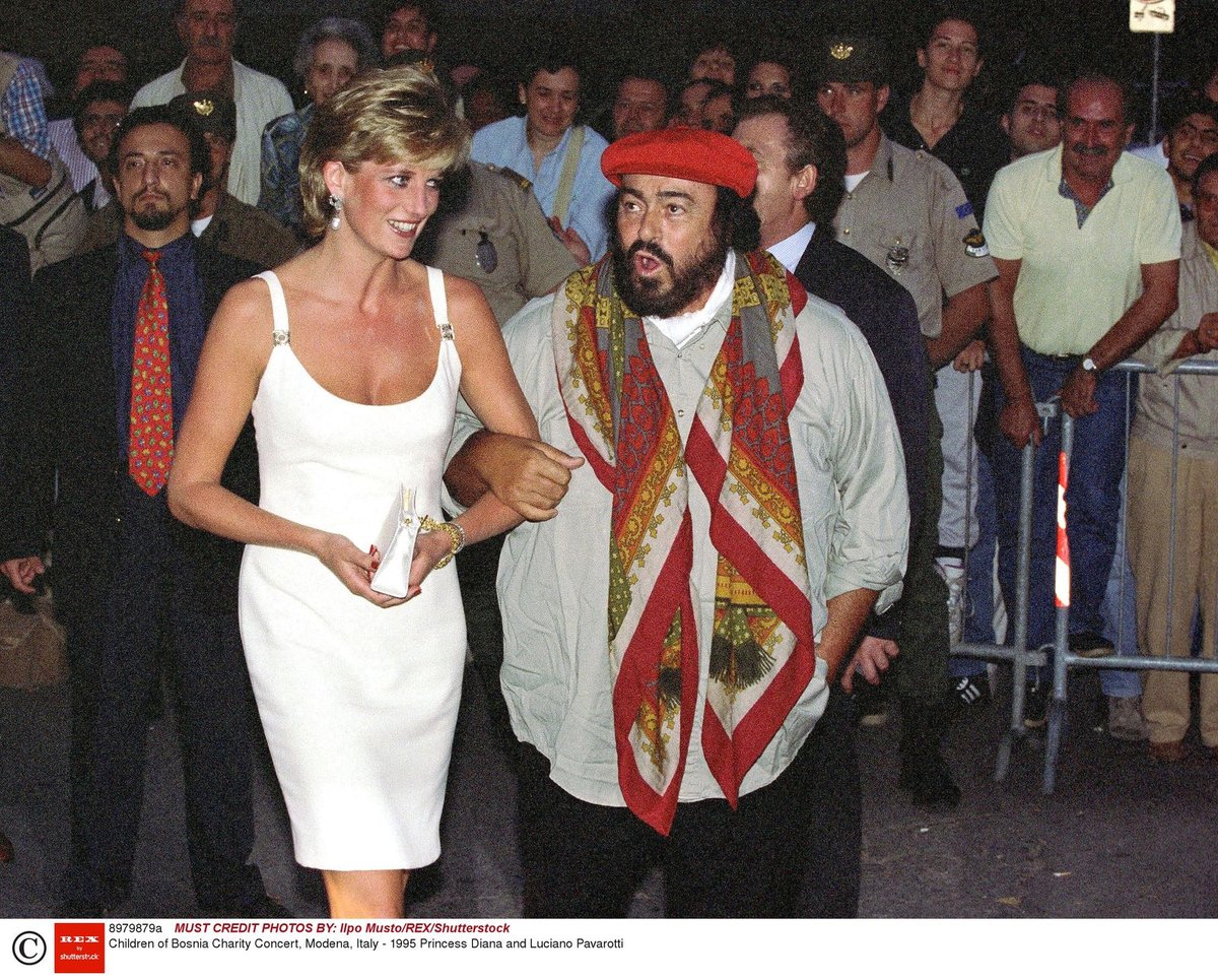 Diana v Modenně v roce 1995 s Pavarottim.