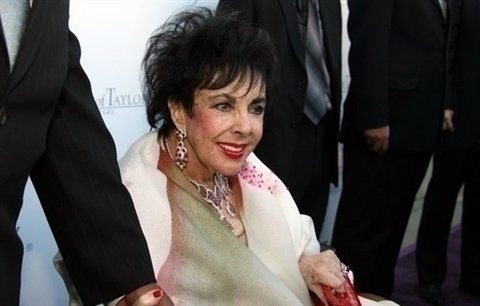 Elizabeth Taylor se uzdravuje po operaci srdce