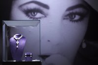 Šperky Liz Taylor se prodaly za rekordních 2,3 miliard korun!