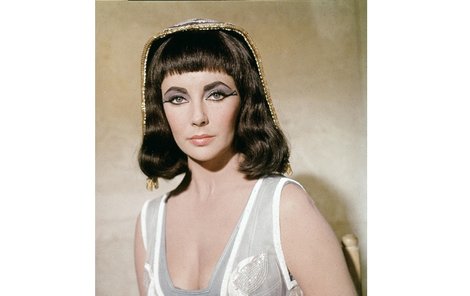 Kleopatra, nejslavnější z rolí slavné Elizabeth Taylor.