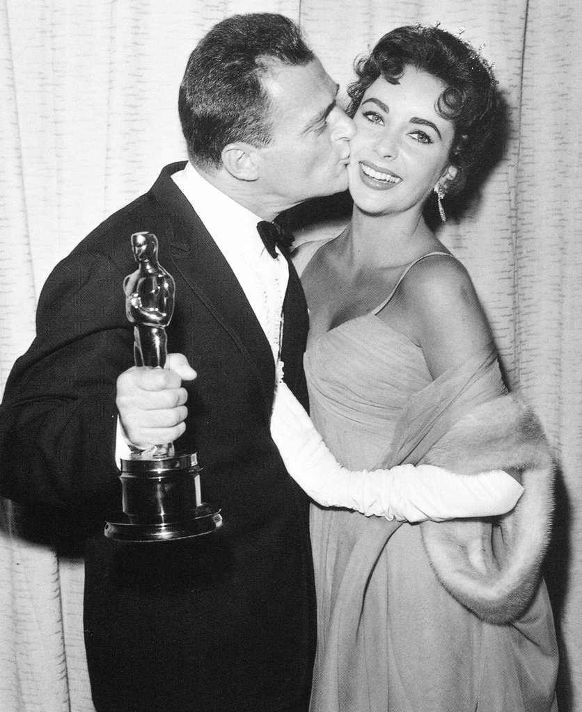 1957 - S manželem Michaelem Toddem, který právě získal Oscara za Cestu kolem světy za 80 dní
