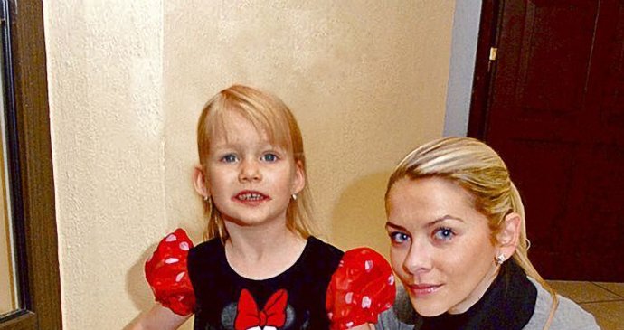 Varholíková, která je ve vězení, prišla o svou pětiletou dcerku Ellu.