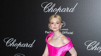 Největší módní hvězda Cannes: 21letá porotkyně, která se nebojí kýče!
