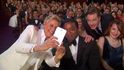 Moderátorka večera Ellen DeGeneres zachránila nudný večer fantastickým výkonem