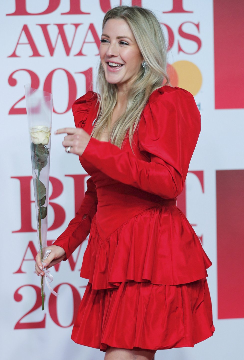 Ellie Goulding (31), Láska: 2016, Se zpěvačkou chodil předtím, než se zakoukal do Meghan, přebrala jí ho!