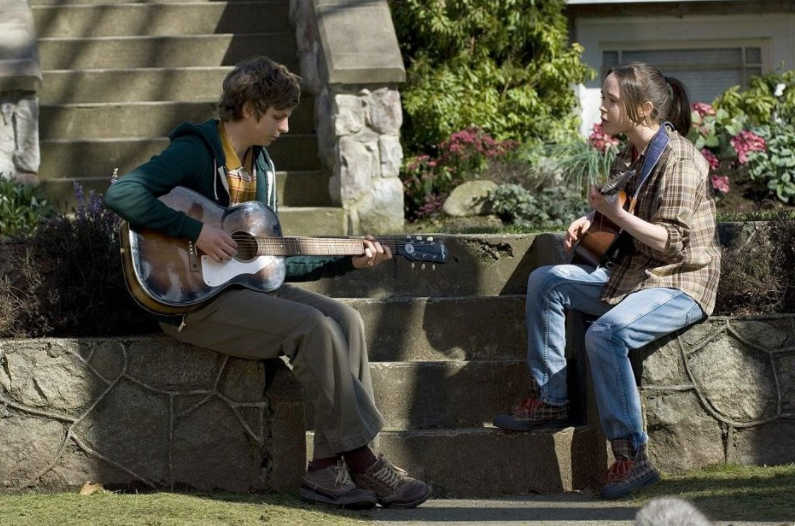 Michael Cera a Elliot Page ve filmu Juno (2007)