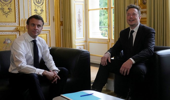 Do Versailles dorazil Musk i Křetínský. Macron oznámí rekordní investice