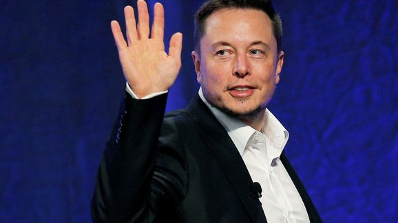 Musk na twitteru pohrozil přesunem Tesly z Kalifornie