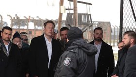 Elon Musk navštívil Osvětim-Březinku.