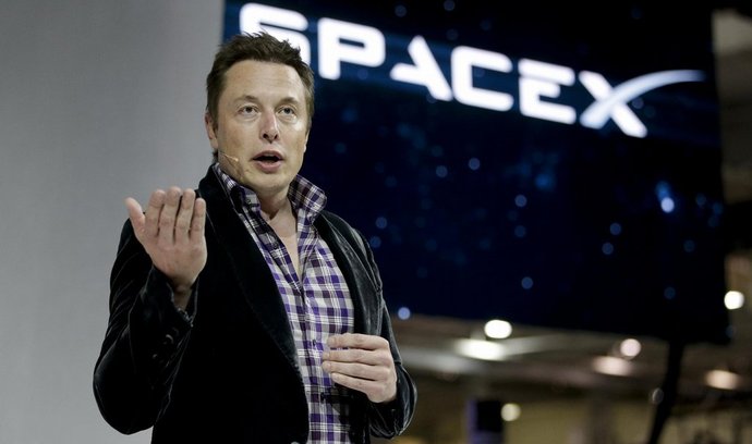 Elon Musk představil vesmírnou loď Dragon V2
