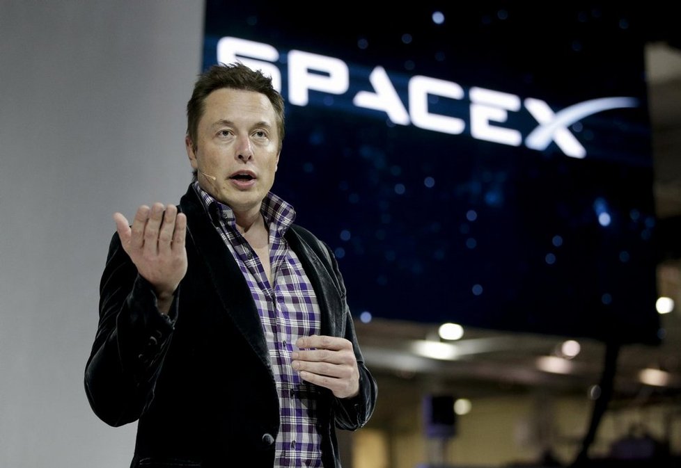 Elon Musk představil vesmírnou loď Dragon V2.