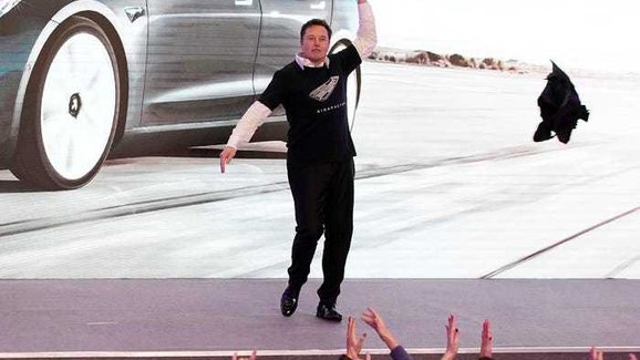 Elon Musk zase jednou dokázal překvapit. Ukázal zvláštní pohyby