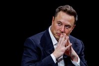 Nová síť špionážních družic: Muskova firma SpaceX dělá na zakázce za 40 miliard pro tajné služby