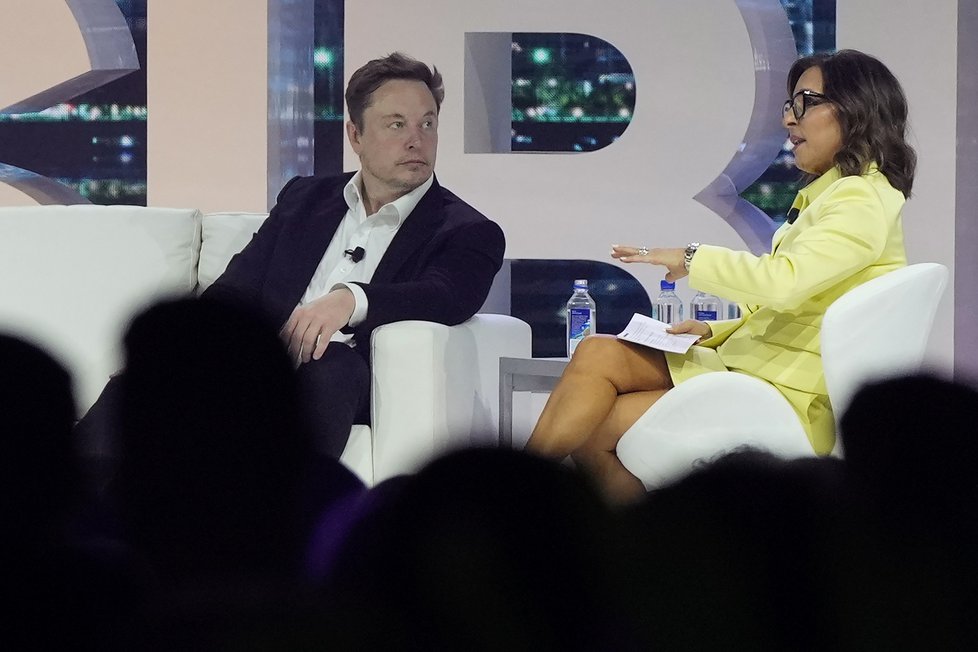 Elon Musk na marketingové konferenci (30.1.2024)