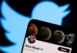 Elon Musk koupil sociální síť Twutter.