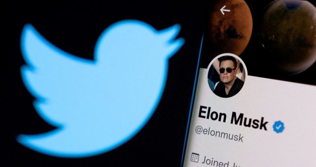 Muskův Twitter rozjíždí předplatné za 8 dolarů, uživatelé získají modré ikonky. Po volbách
