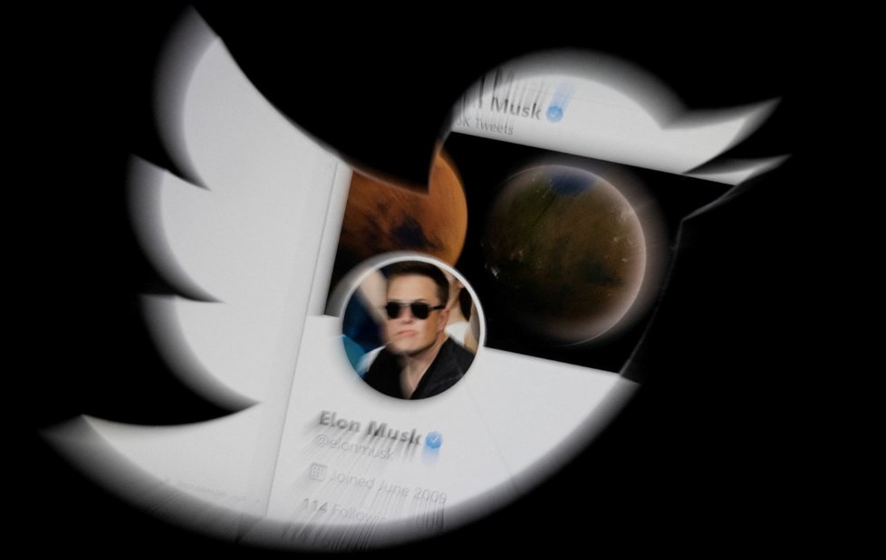 Elon Musk koupil sociální síť Twutter.