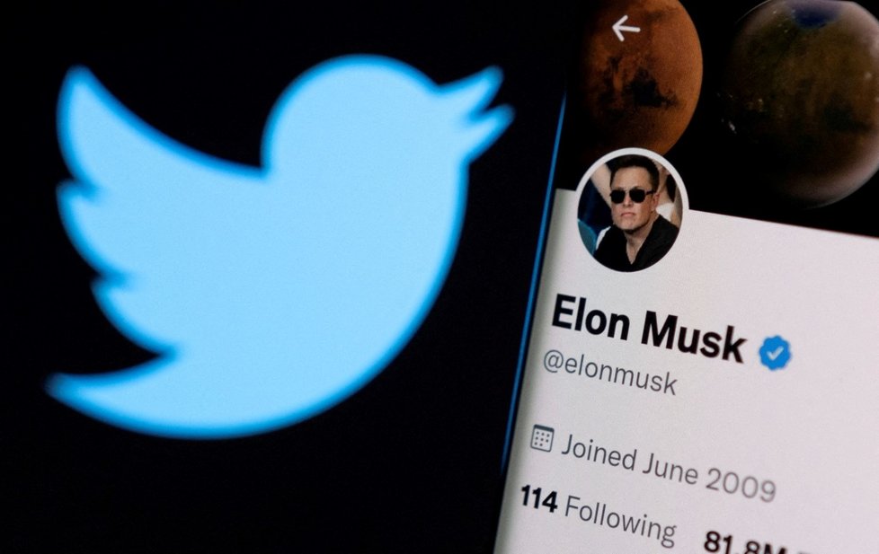 Elon Musk koupil sociální síť Twitter.