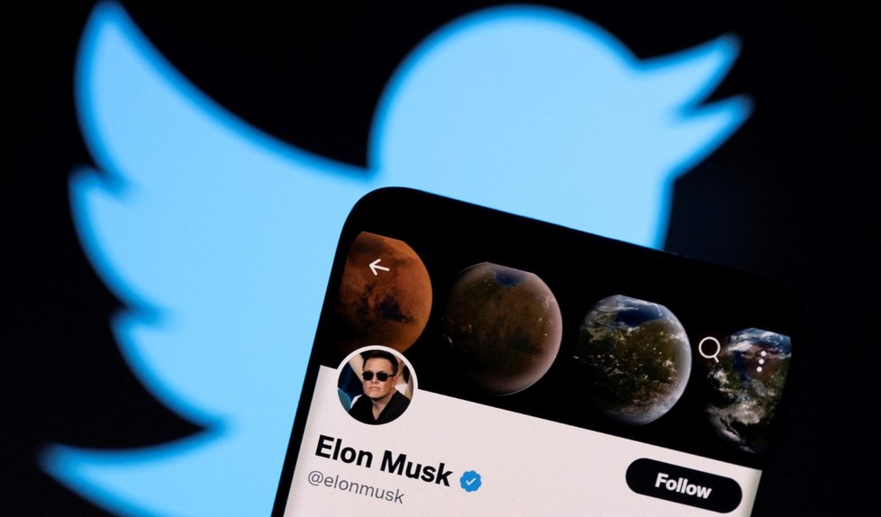 Elon Musk koupil sociální síť Twitter.