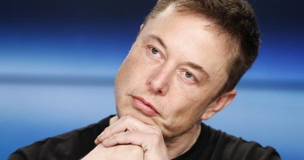 Miliardář Musk si stěžoval, že jeho akcie jsou moc drahé. Pak prudce klesly a teď zoufá