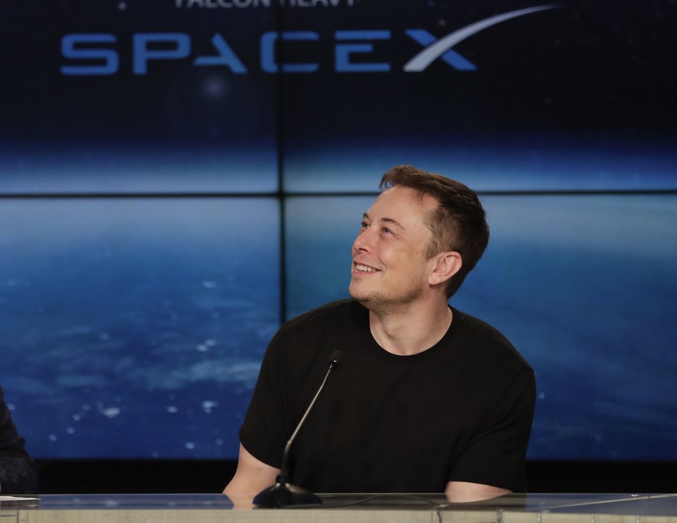 Musk také mimojiné založil kosmickou společnost SpaceX.