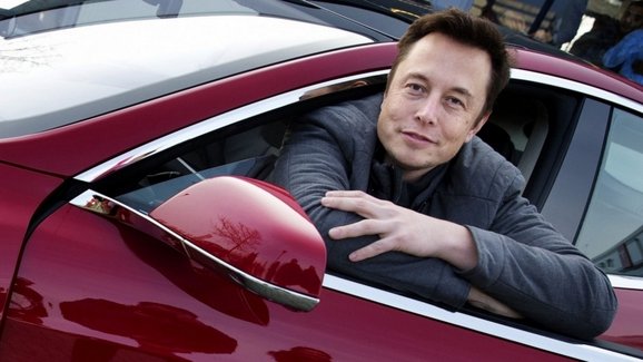 Elon Musk: Šikanovaný introvert, který vidí za roh. Nebo ne?