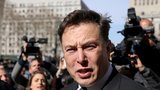 Musk chystá padáky, z Tesly chce vyhodit na 11 tisíc lidí! Zmínil hlupáky i „super špatný pocit“